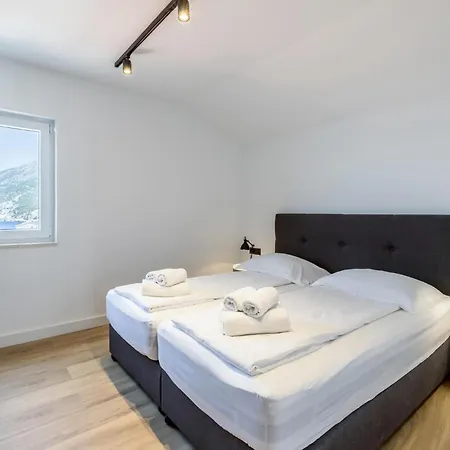 In With House Sea View Potomje