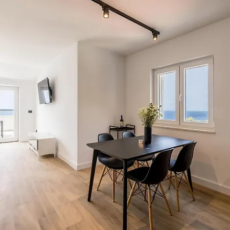 In With House Sea View Daire Potomje