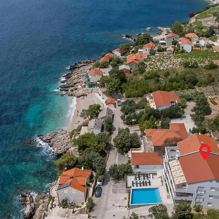 Awesome In With House Sea View