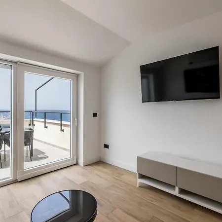 1 Bedroom Gorgeous Apartment In Potomje *