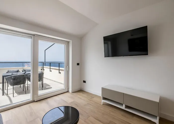 In With House Sea View *