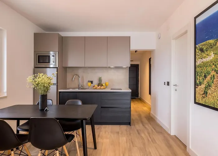 Appartamento In With House Sea View